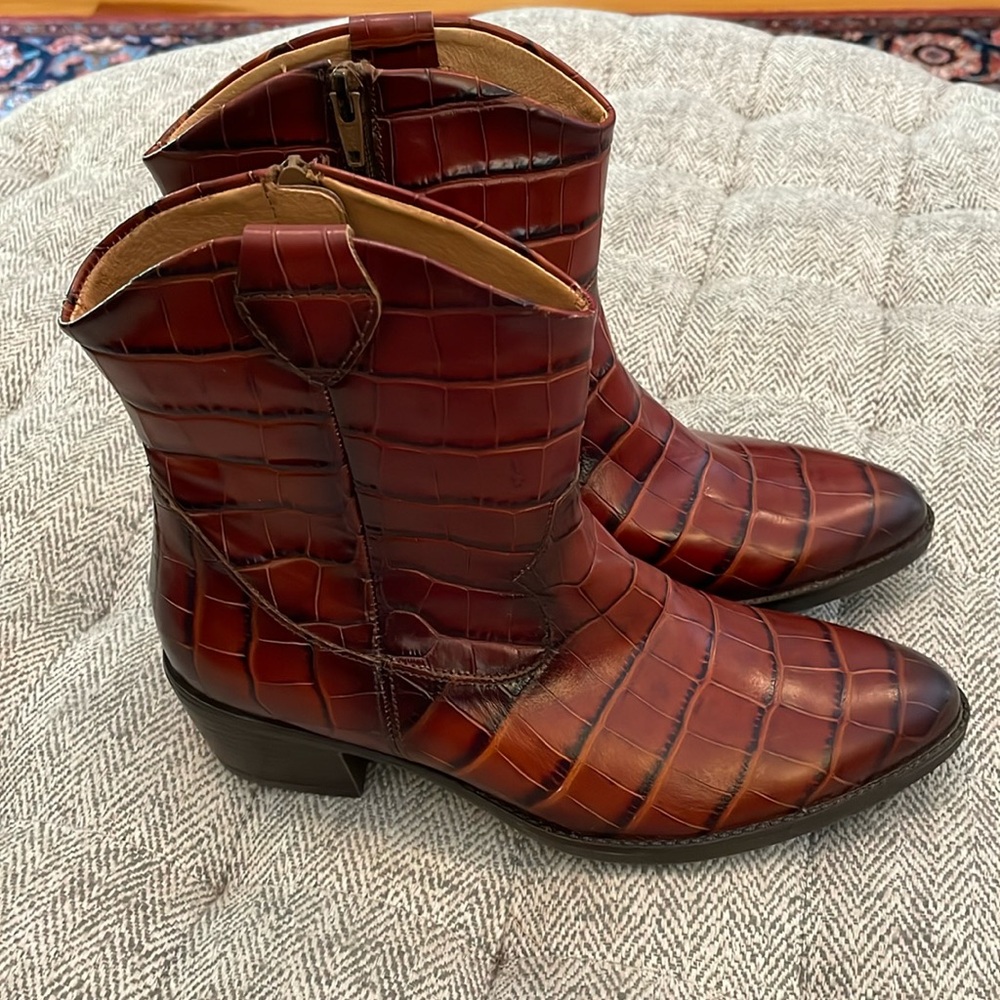Gabor croc print boots size 6